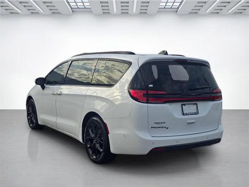 Bright White Clearcoat 2023 Chrysler Pacifica Touring L