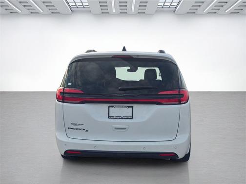 Bright White Clearcoat 2023 Chrysler Pacifica Touring L