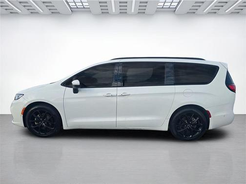 Bright White Clearcoat 2023 Chrysler Pacifica Touring L