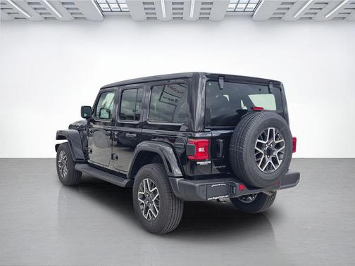 2026 Jeep Wrangler 4-Door Sahara 4x4
