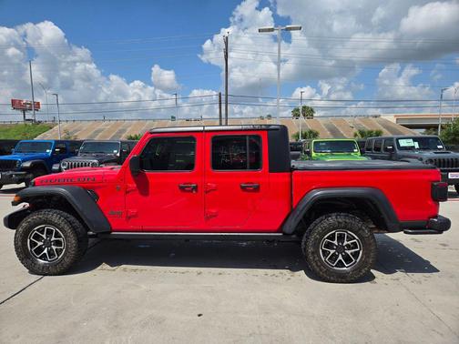 Firecracker Red Clearcoat 2024 Jeep Gladiator Rubicon