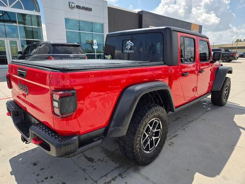 Firecracker Red Clearcoat 2024 Jeep Gladiator Rubicon