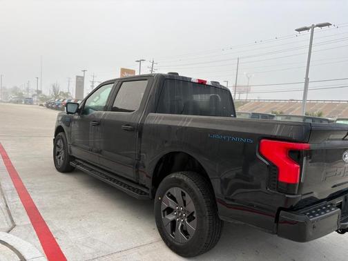 2025 Ford F-150 Lightning Flash