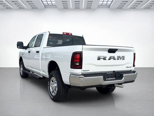 Bright White Clearcoat 2026 RAM 2500 Tradesman Crew Cab 4x4 6'4' Box