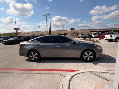 2022 Nissan Altima 2.5 SL