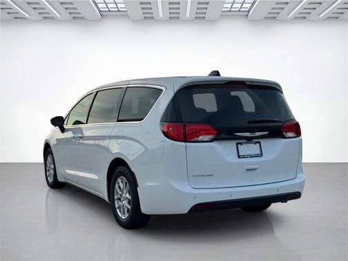 2026 Chrysler Voyager LX
