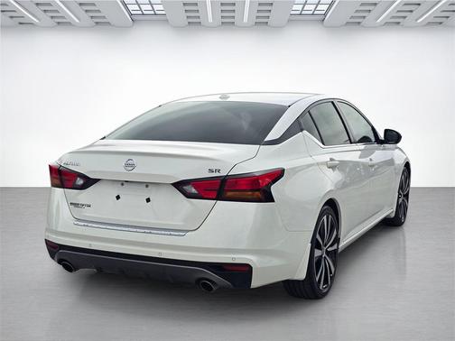 2022 Nissan Altima SR FWD