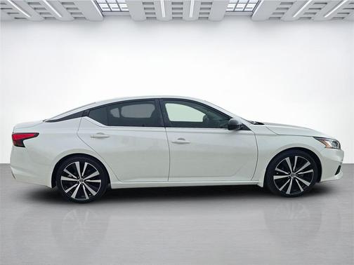 2022 Nissan Altima SR FWD