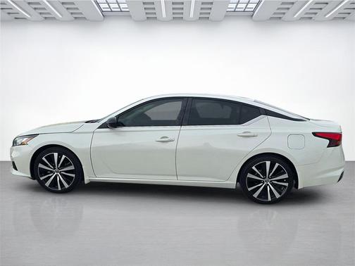 2022 Nissan Altima SR FWD
