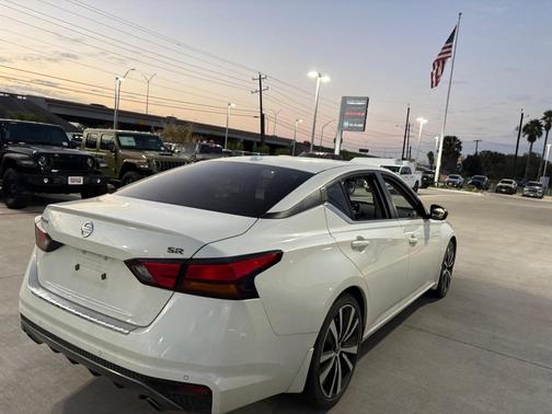 2022 Nissan Altima SR FWD