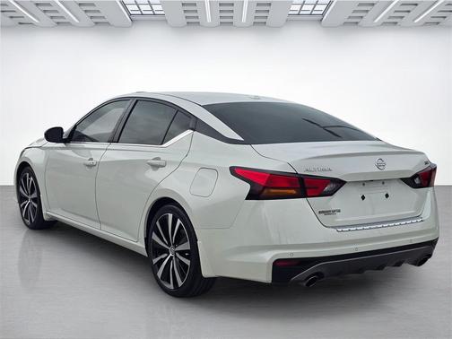 2022 Nissan Altima SR FWD