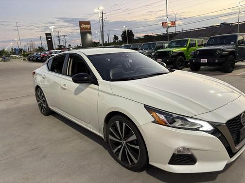 2022 Nissan Altima SR FWD