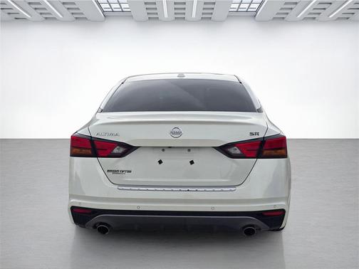 2022 Nissan Altima SR FWD