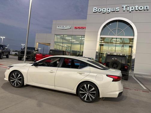 2022 Nissan Altima SR FWD