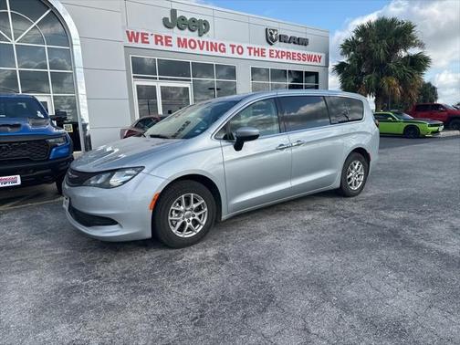 2023 Chrysler Voyager LX
