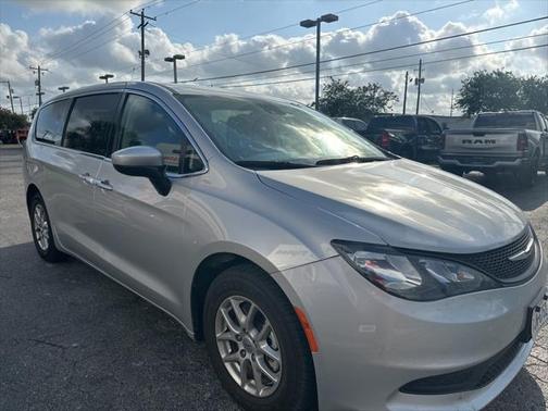 2023 Chrysler Voyager LX