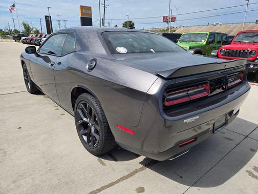 Granite Pearlcoat 2023 Dodge Challenger SXT