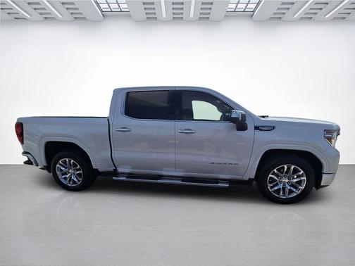 White Frost Tricoat 2022 GMC Sierra 1500 SLT