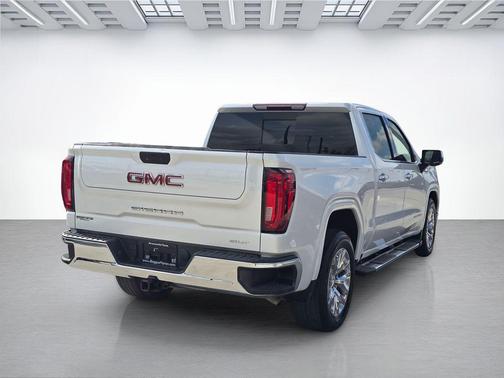 White Frost Tricoat 2022 GMC Sierra 1500 SLT