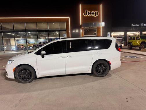 2023 Chrysler Pacifica Touring L