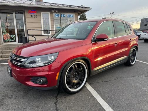 Red 2015 Volkswagen Tiguan 4MOTION Auto R-Line