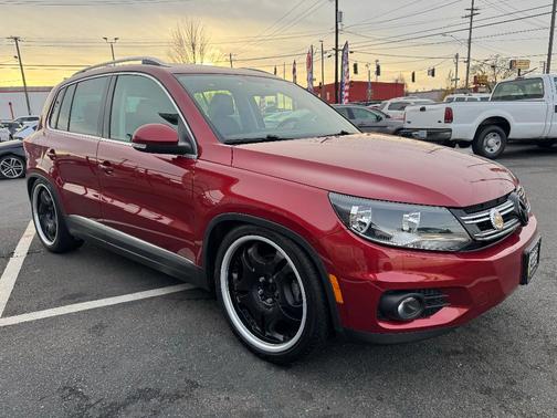 Red 2015 Volkswagen Tiguan 4MOTION Auto R-Line