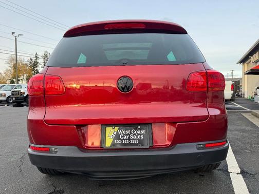 Red 2015 Volkswagen Tiguan 4MOTION Auto R-Line