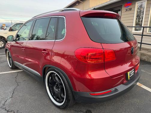 Red 2015 Volkswagen Tiguan 4MOTION Auto R-Line