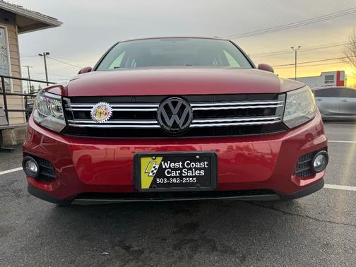 Red 2015 Volkswagen Tiguan 4MOTION Auto R-Line
