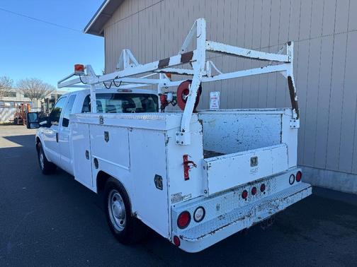 White 2014 Ford F-250 Lariat