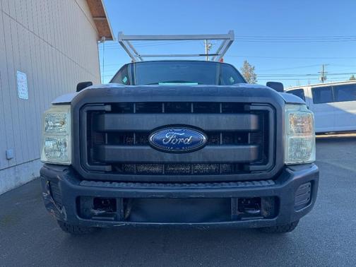 White 2014 Ford F-250 Lariat