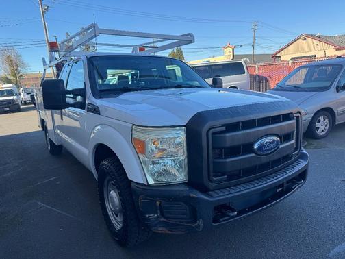 White 2014 Ford F-250 Lariat