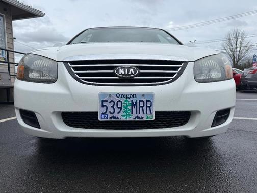 White 2009 Kia Spectra SX