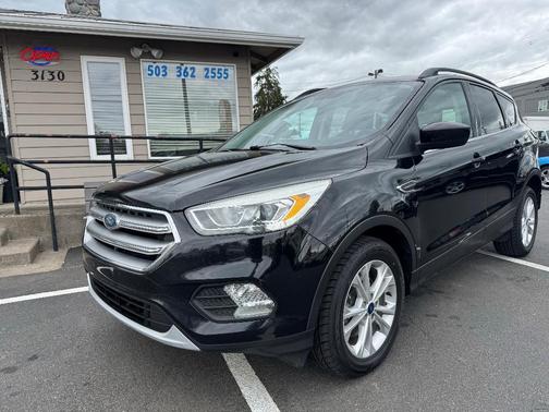 Black 2017 Ford Escape SE