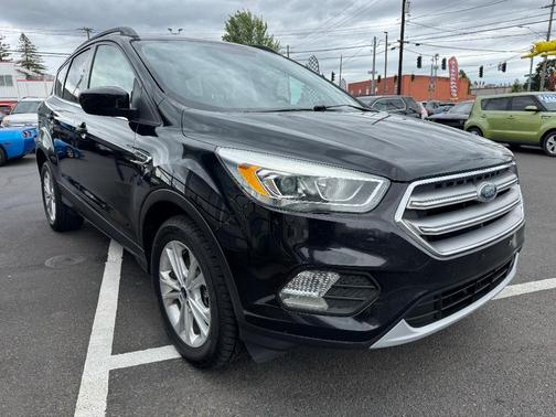 Black 2017 Ford Escape SE