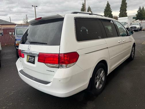 White 2008 Honda Odyssey Touring