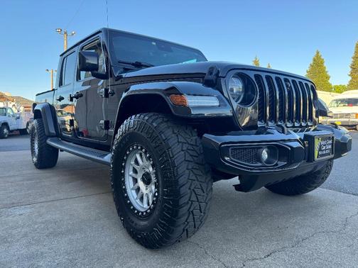 Black 2021 Jeep Gladiator Overland