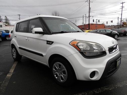 White 2012 Kia Soul Base