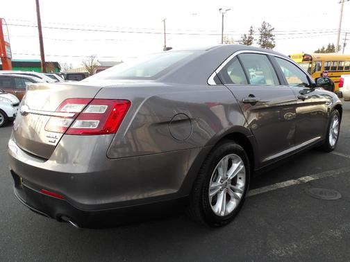 Gray 2014 Ford Taurus SEL