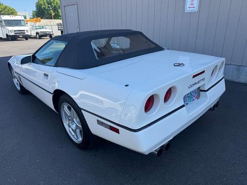 White 1987 Chevrolet Corvette