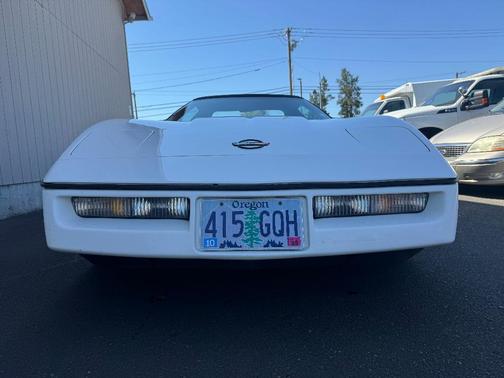 White 1987 Chevrolet Corvette