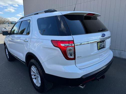 White 2011 Ford Explorer XLT