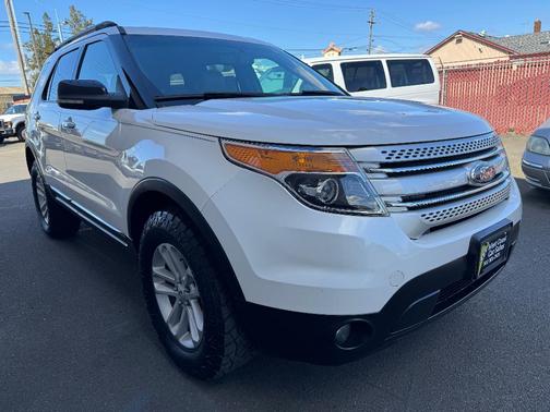 White 2011 Ford Explorer XLT