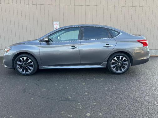Gun Metallic 2016 Nissan Sentra SR