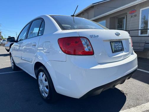 White 2010 Kia Rio SX