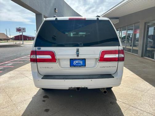 2011 Lincoln Navigator Base
