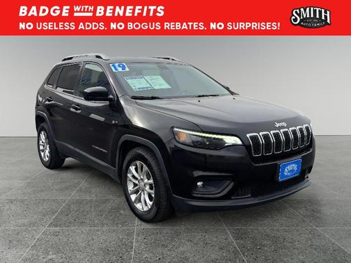 Diamond Black Crystal Pearlcoat 2019 Jeep Cherokee Latitude