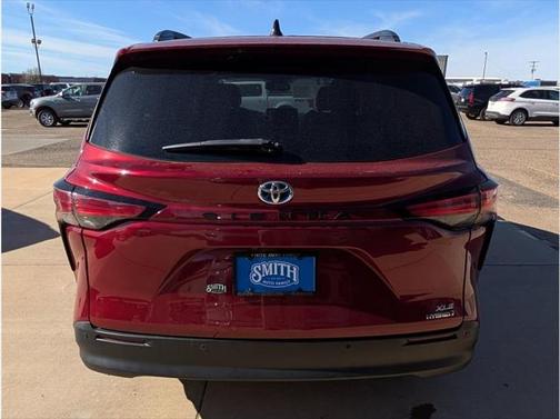 2021 Toyota Sienna XLE 8 Passenger