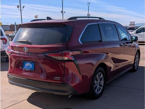 2021 Toyota Sienna XLE 8 Passenger