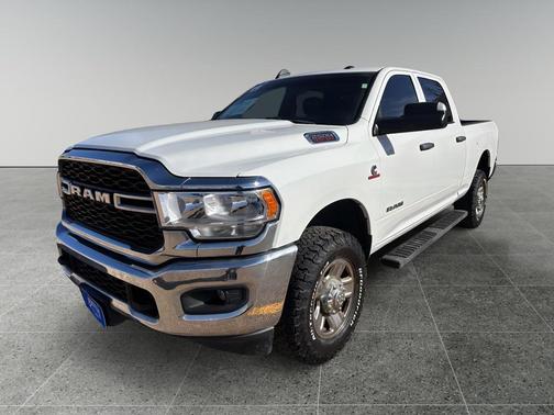 2022 RAM 2500 Tradesman Crew Cab 4x4 6'4' Box